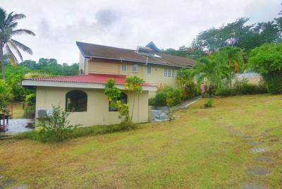 Living-room-Hastilow-outside