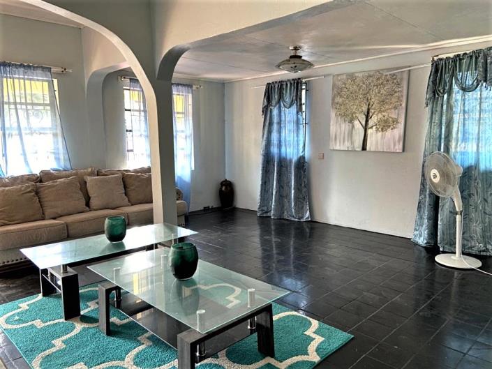 Image No.2-5 Bed House for sale