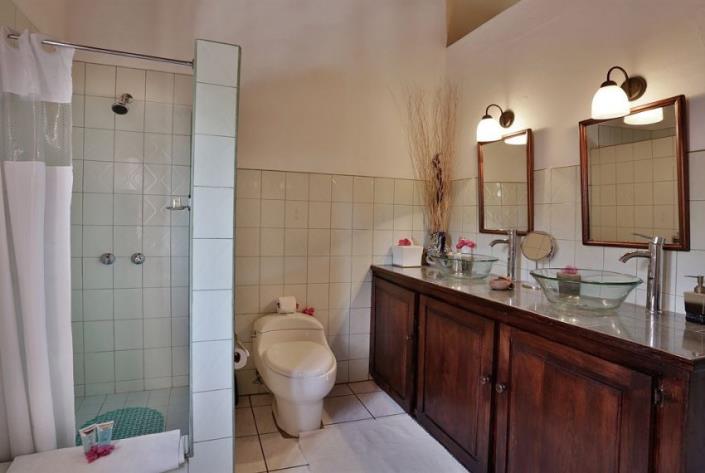 Image No.10-10 Bed Villa for sale