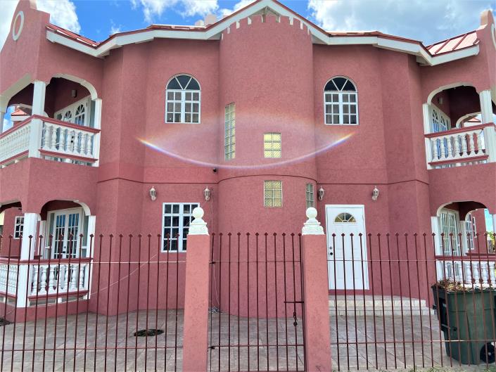 Image No.3-8 Bed House for sale