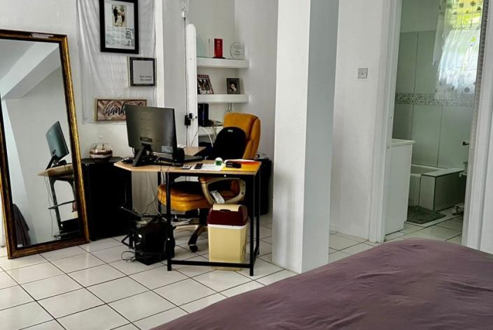 Image No.20-6 Bed House for sale