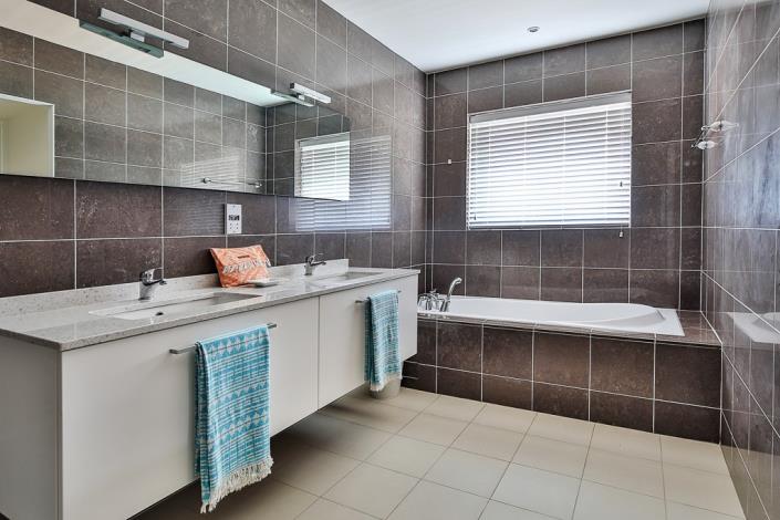 Image No.15-4 Bed Townhouse for sale