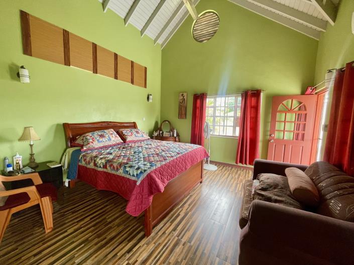 Image No.10-3 Bed House for sale