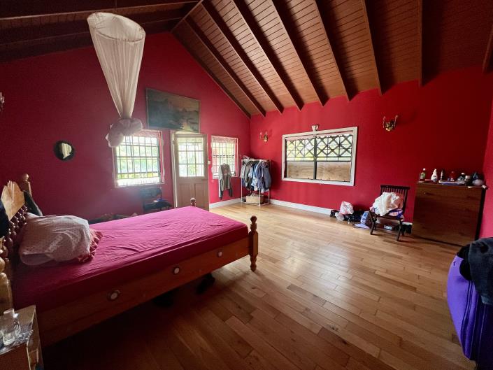 Image No.10-6 Bed Semi-Detached for sale