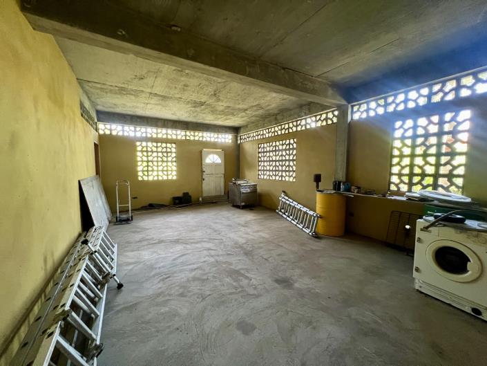 Image No.12-6 Bed Semi-Detached for sale