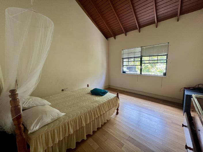 Image No.13-6 Bed Semi-Detached for sale