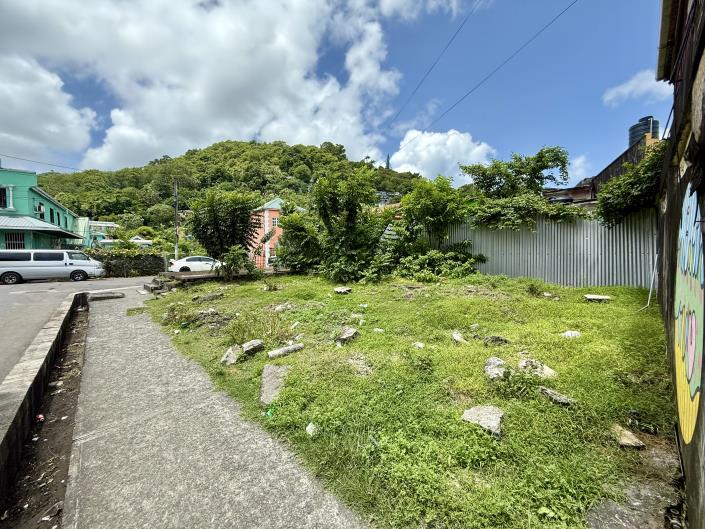 Image No.2-Terre à vendre à Castries