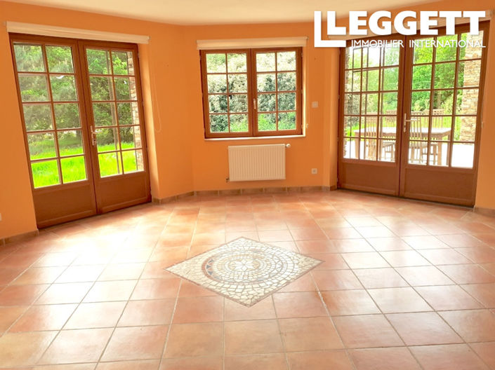 Image No.10-8 Bed House for sale