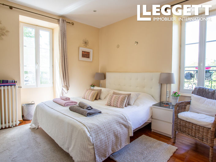 Image No.6-11 Bed House for sale