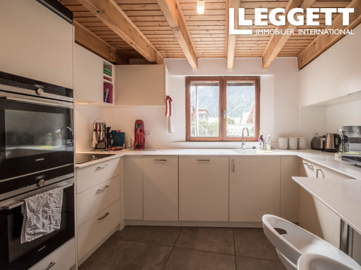 Image No.2-7 Bed House for sale