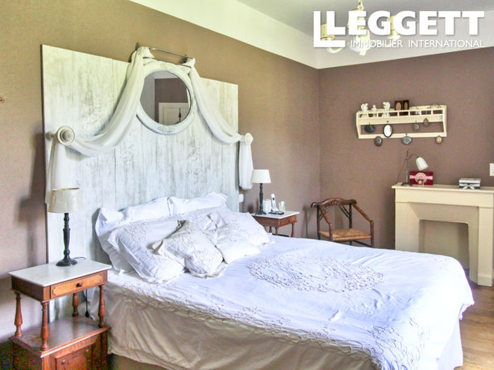 Image No.7-9 Bed House for sale