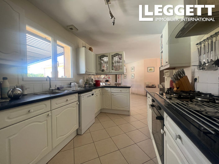 Image No.2-4 Bed House for sale