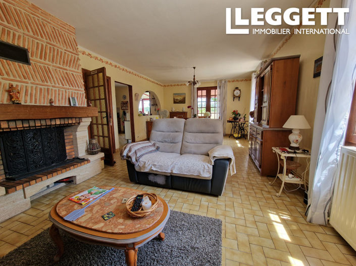 Image No.6-5 Bed House for sale