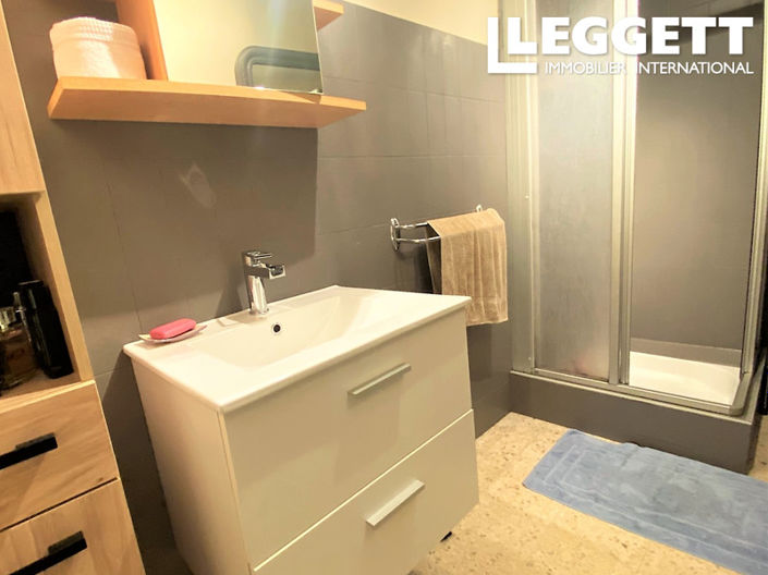 Image No.10-3 Bed House for sale