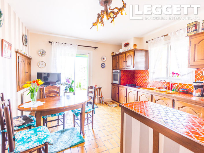 Image No.7-5 Bed House for sale