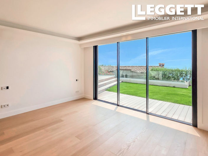 Image No.7-4 Bed House for sale