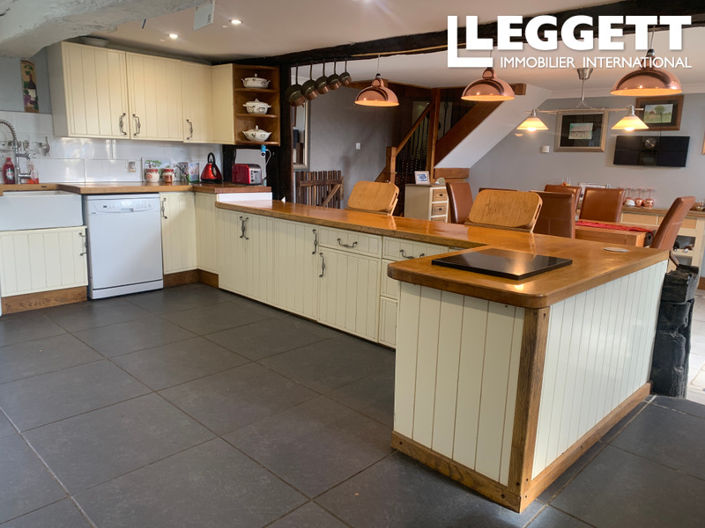 Image No.2-8 Bed House for sale