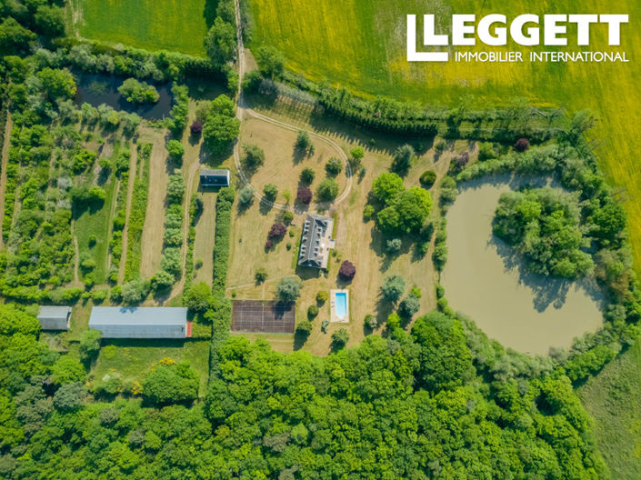 Image No.8-12 Bed House for sale