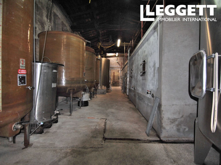 Image No.4-7 Bed Commercial for sale