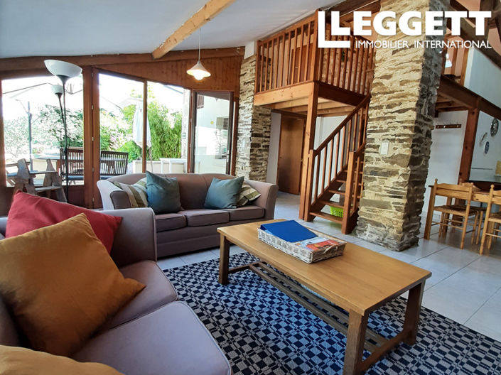 Image No.8-10 Bed House for sale