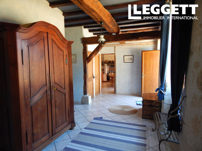 Image No.8-7 Bed House for sale