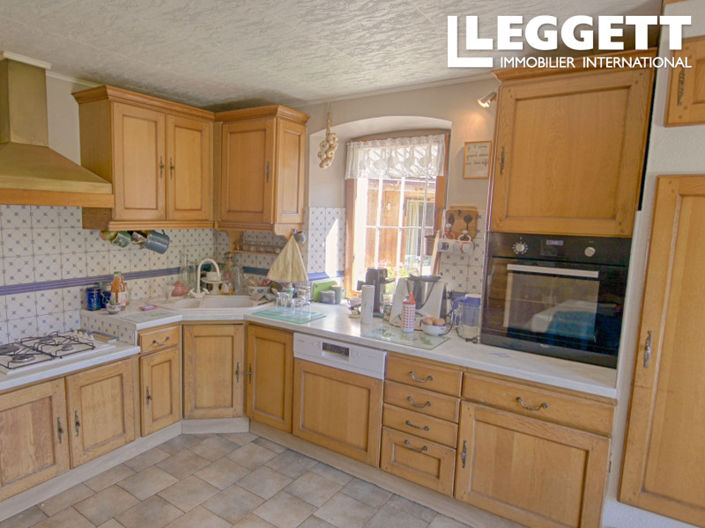 Image No.8-5 Bed House for sale