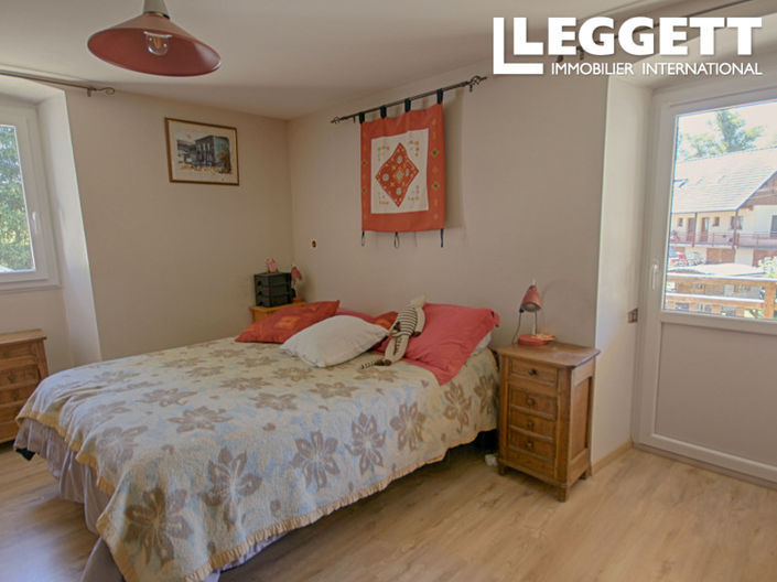 Image No.9-5 Bed House for sale