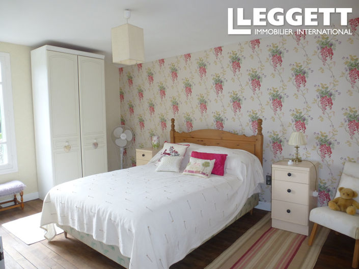 Image No.10-3 Bed House for sale