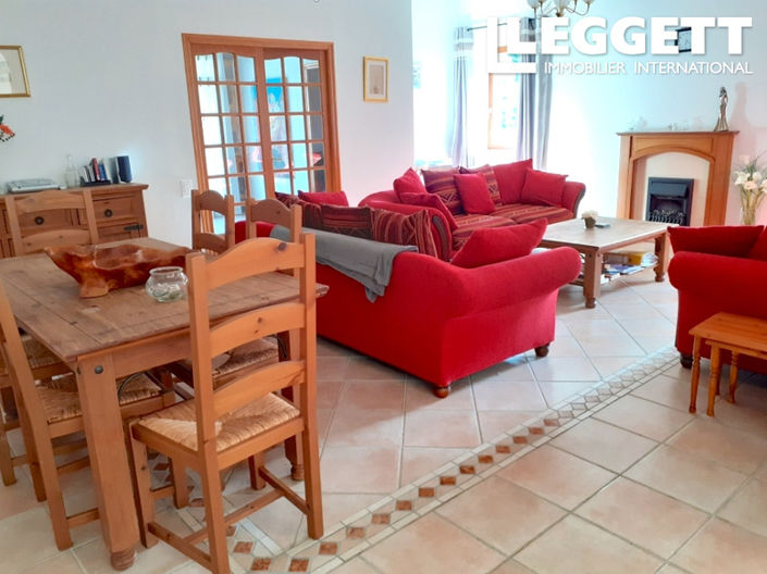 Image No.8-8 Bed House for sale