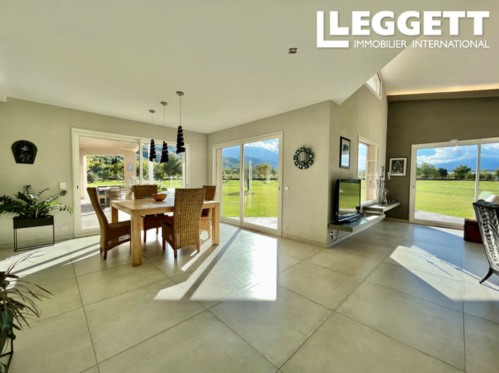 Image No.8-4 Bed House for sale