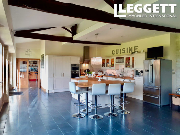 Image No.6-5 Bed House for sale