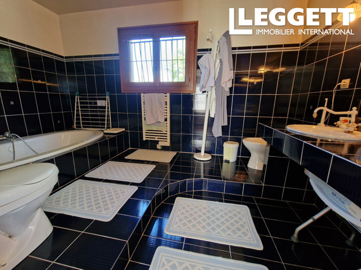 Image No.8-3 Bed House for sale