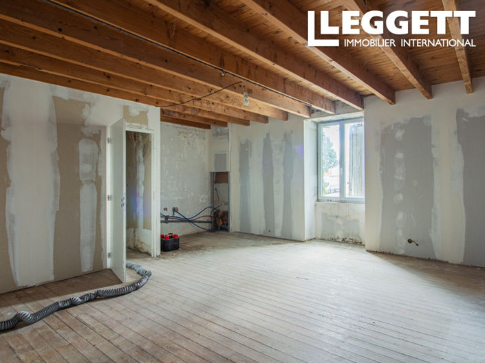 Image No.10-3 Bed House for sale