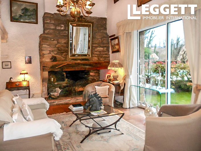 Image No.5-20 Bed House for sale