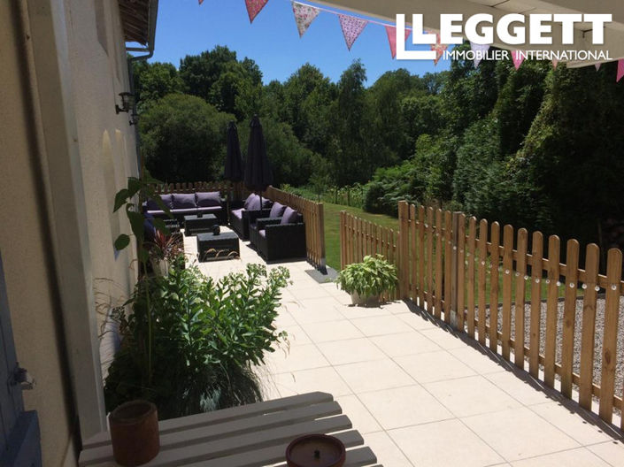 Image No.6-6 Bed House for sale