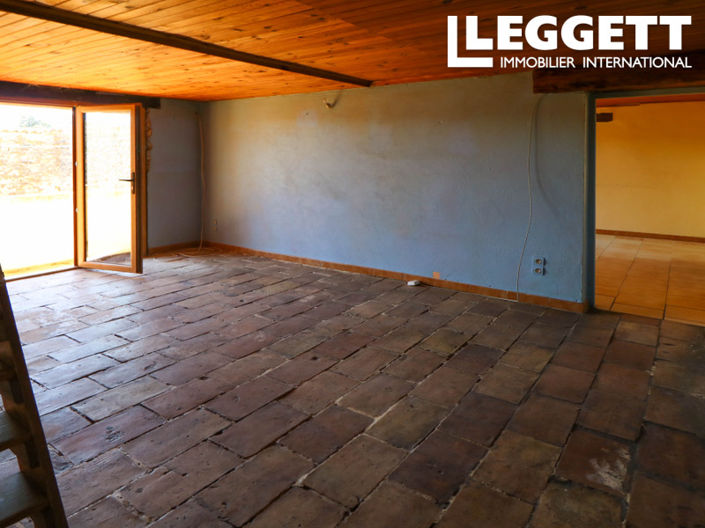 Image No.8-7 Bed House for sale