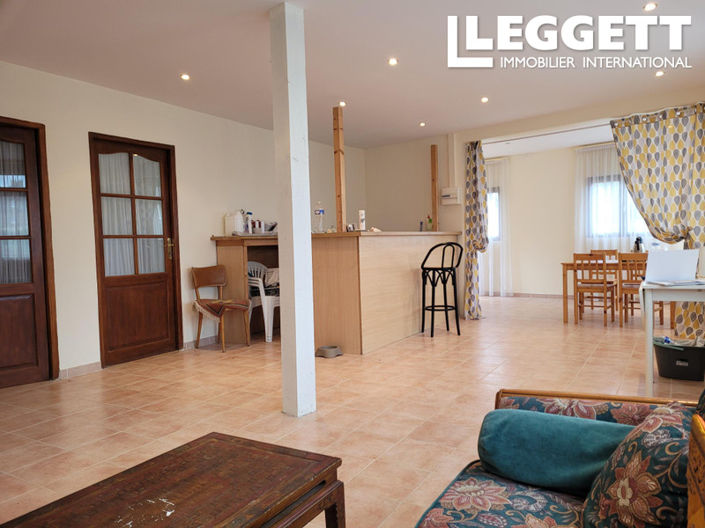 Image No.2-4 Bed House for sale