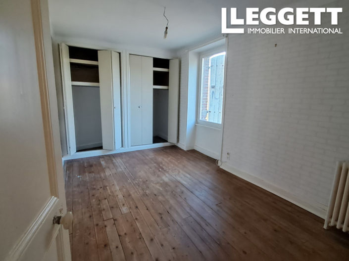 Image No.8-7 Bed House for sale