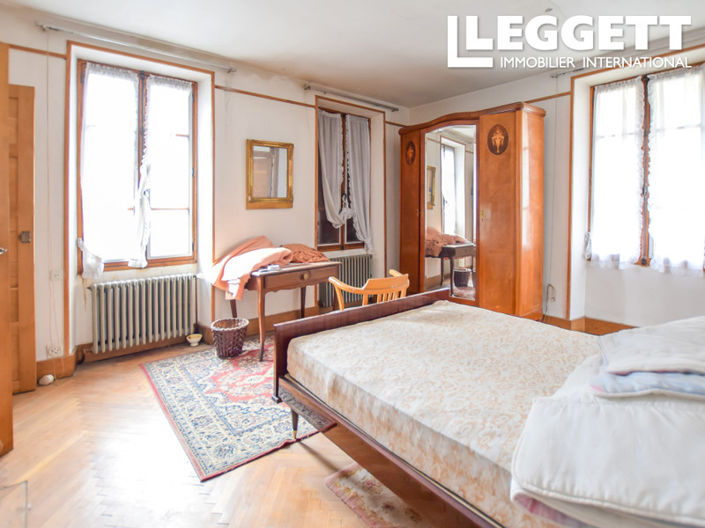 Image No.8-6 Bed House for sale