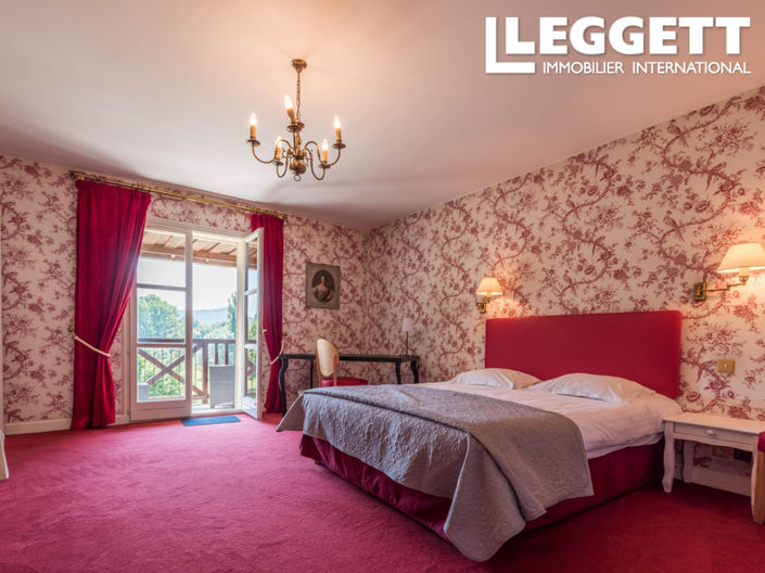 Image No.8-42 Bed Chateaux for sale