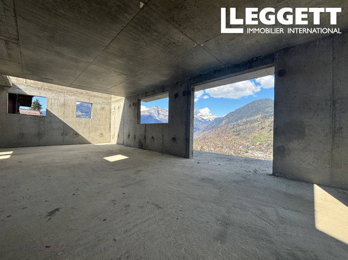 Image No.8-5 Bed House for sale