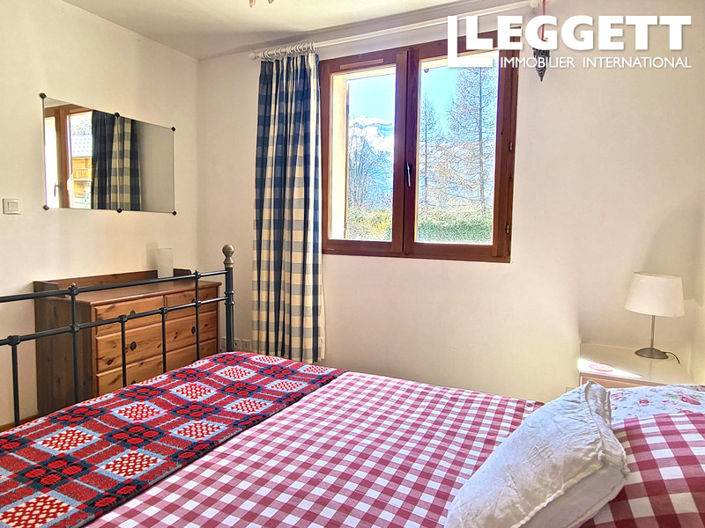 Image No.10-8 Bed House for sale