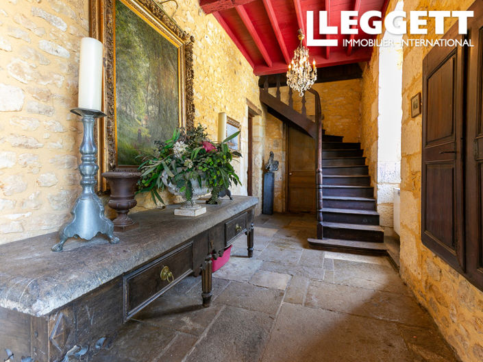 Image No.7-10 Bed House for sale