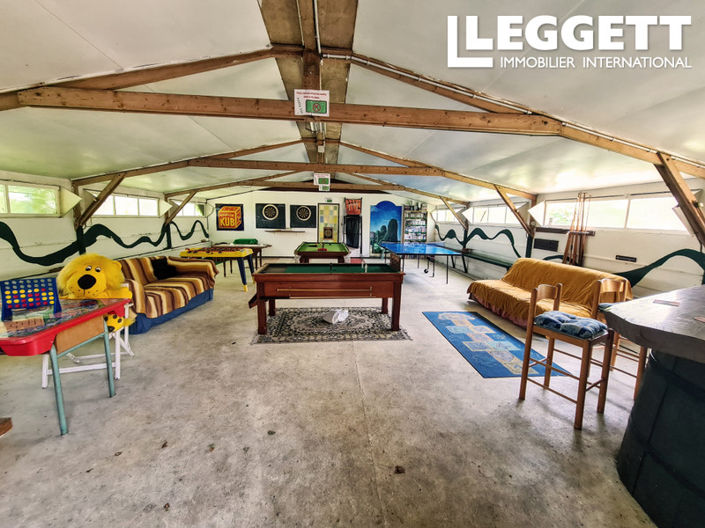 Image No.8-8 Bed House for sale