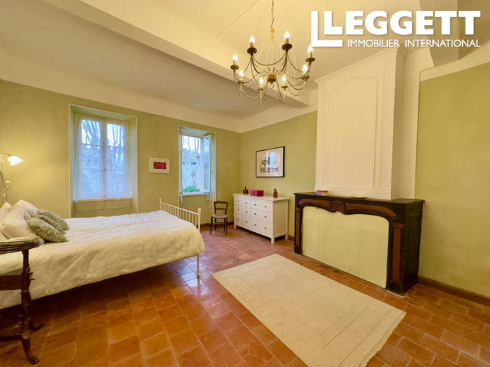 Image No.6-4 Bed House for sale