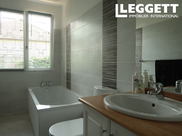 Image No.6-6 Bed House for sale