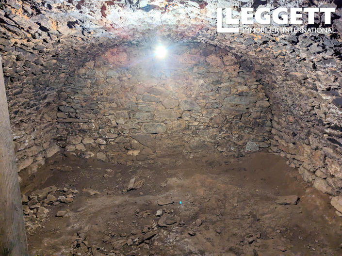 Image No.10-3 Bed House for sale