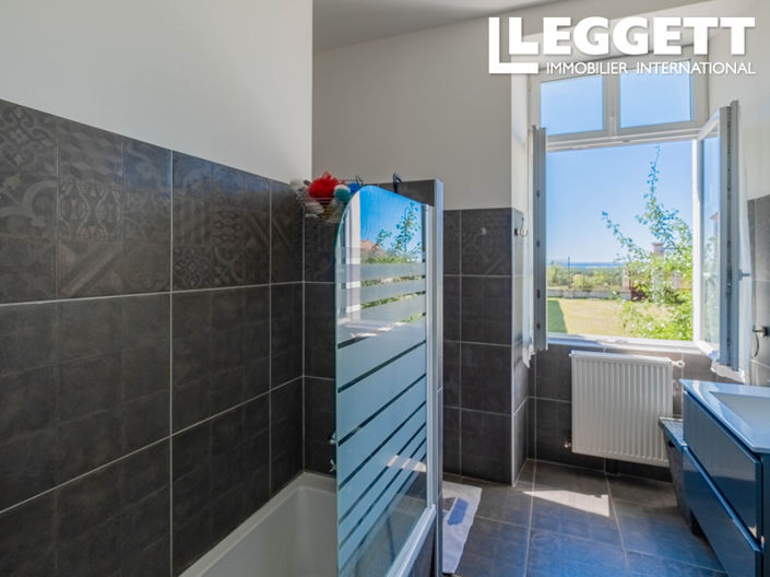 Image No.10-6 Bed House for sale