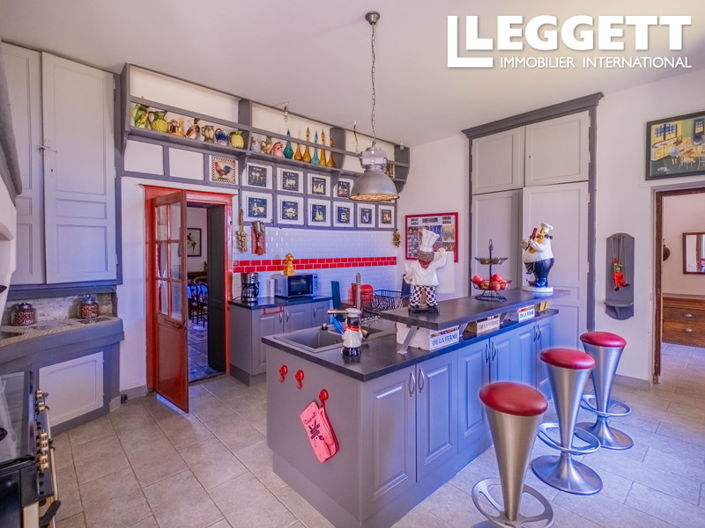 Image No.6-6 Bed House for sale