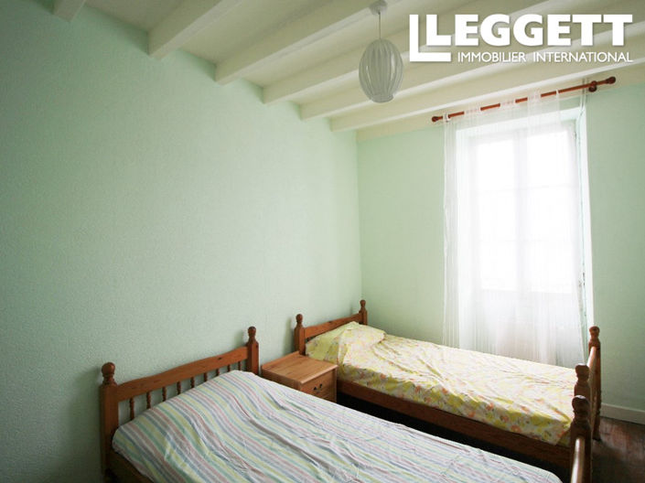 Image No.7-5 Bed House for sale